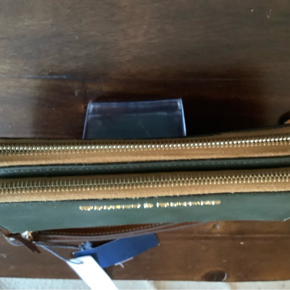 Dooney and Bourke wristlet - Picture 3 of 4